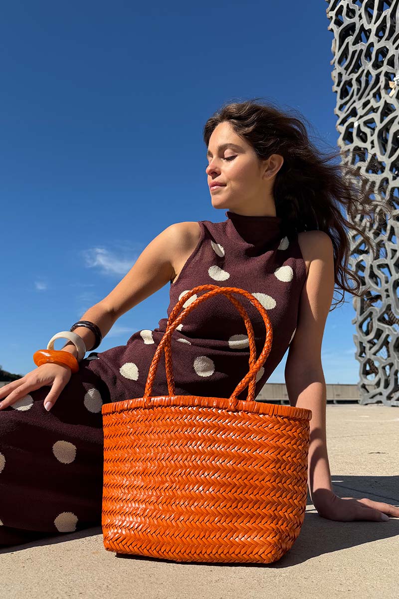 sac cabas en cuir tresse orange delhi medium de chez il etait un fil